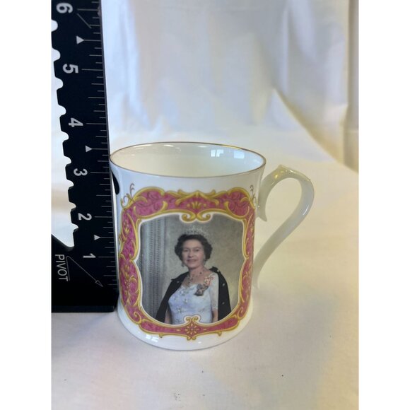 Queen Elizabeth II Commemorative Fine Bone China Mug - Picture 2 of 2